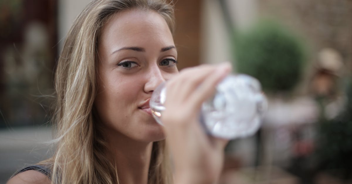 Encourage de meilleures habitudes d’hydratation qui soulagent les maux de tête.