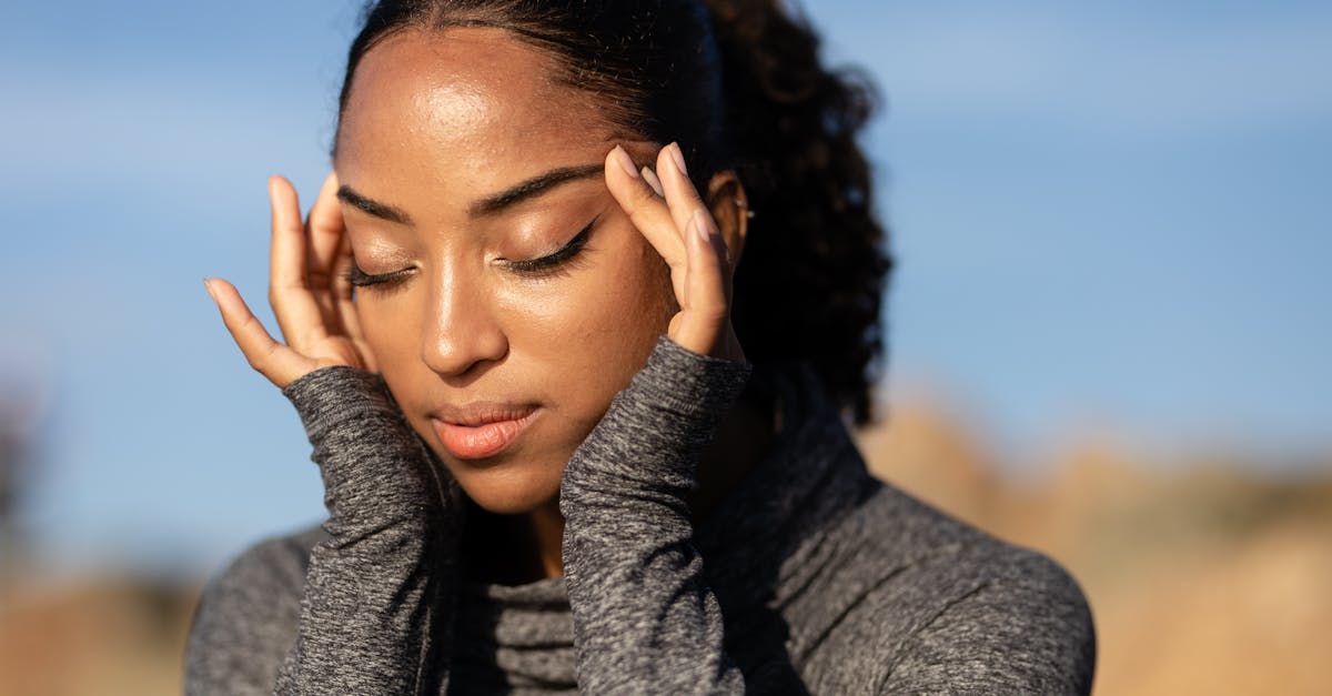 discover effective remedies for eye headache relief. explore various treatments, tips, and lifestyle changes to alleviate discomfort and improve your well-being.