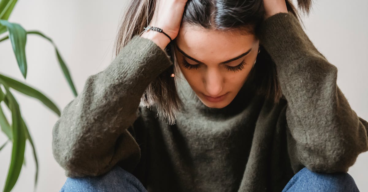 discover the common triggers of migraines and learn how to manage them effectively. explore lifestyle changes, dietary adjustments, and potential treatments to alleviate migraine symptoms and improve your quality of life.