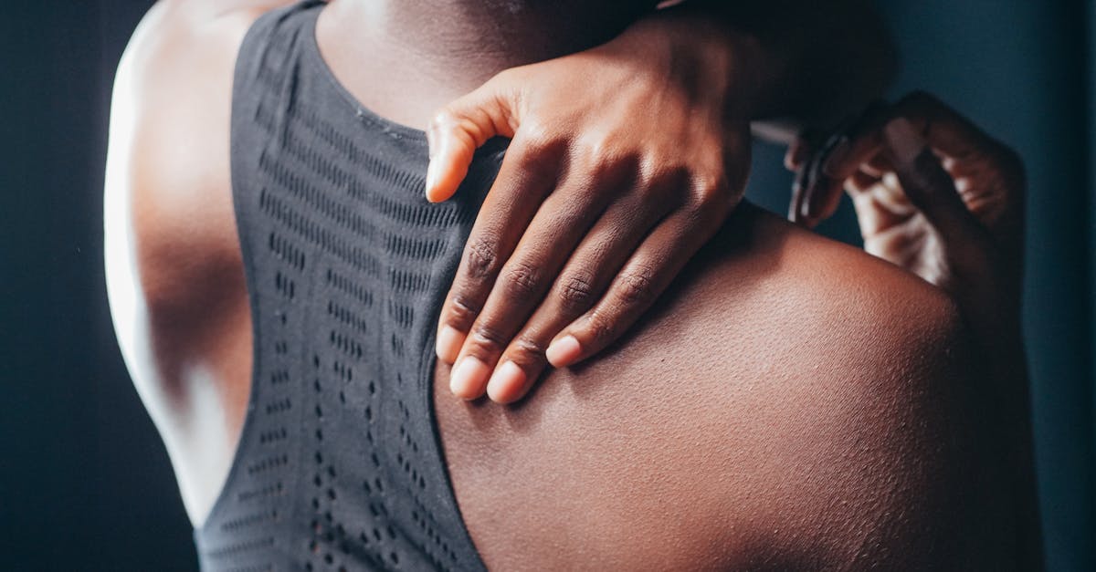 Soulage les tensions du haut du dos et renforce les muscles abdominaux