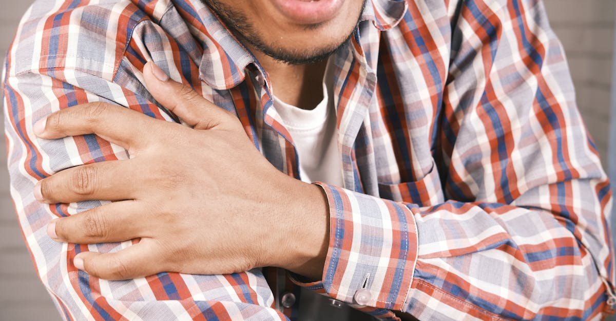 discover effective solutions for shoulder pain relief. explore causes, symptoms, and treatment options to help you regain mobility and reduce discomfort. find expert advice and tips to prevent shoulder pain today.