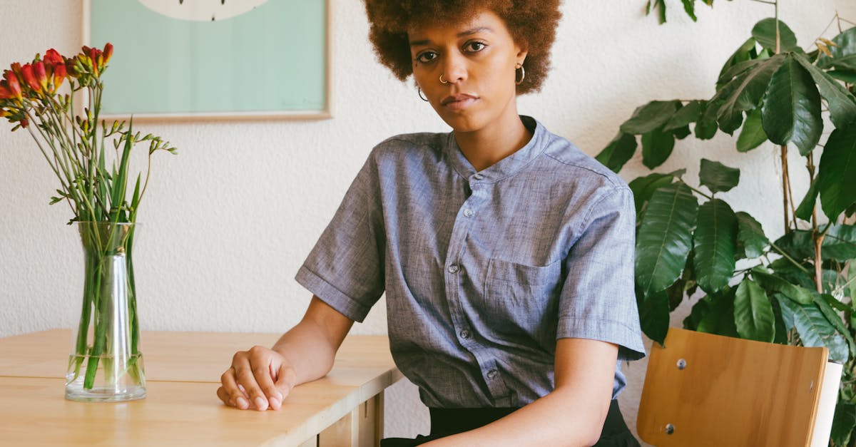 Bien que ces techniques à domicile offrent des bienfaits inestimables, pensez à consulter les experts de Pulse Align pour obtenir des programmes d'exercices personnalisés adaptés à vos besoins spécifiques. Nos cliniques, situées à Montréal, La Prairie, Terrebonne et ailleurs, offrent un accompagnement complet pour que votre parcours vers une meilleure posture soit en phase avec vos objectifs.
