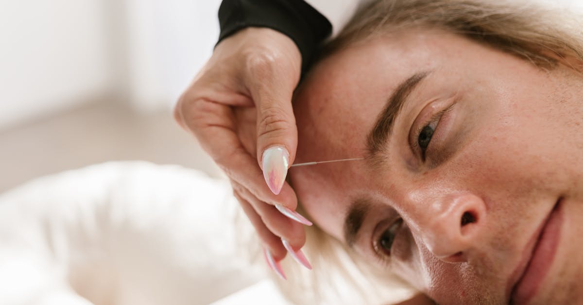 Comprendre les douleurs cervicales irradiant vers le bras