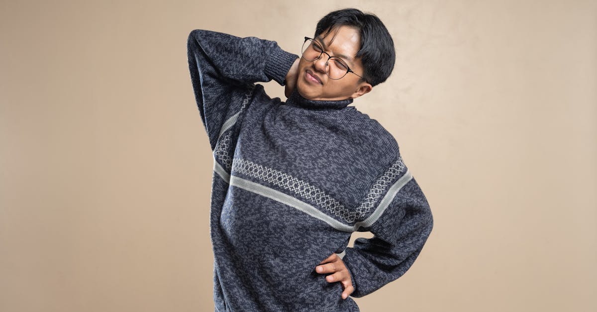 discover effective ways to manage shoulder pain with our comprehensive guide. learn about common causes, treatment options, and preventive measures to relieve discomfort and improve mobility.