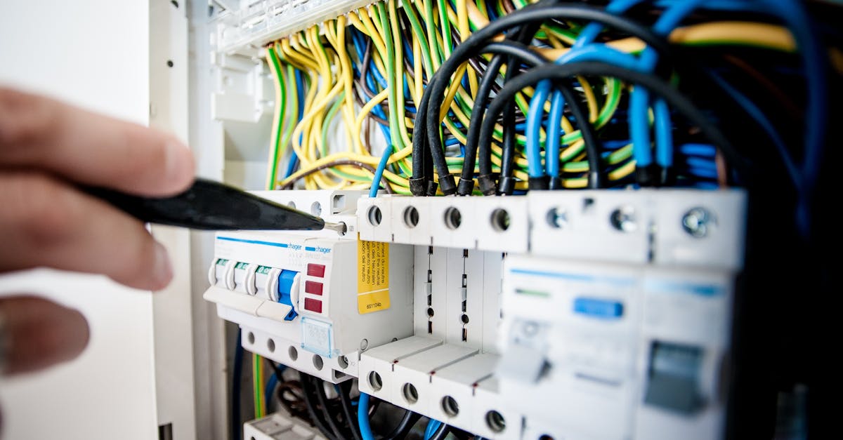 offre une solution révolutionnaire et non chirurgicale spécialement conçue pour traiter les problèmes discaux modérés à sévères, notamment les hernies discales, les disques bombés et la sténose vertébrale. Cette technique spécialisée réduit doucement la pression sur les disques et les nerfs affectés, contribuant ainsi à améliorer la mobilité, à soulager la douleur et à soutenir le processus naturel de guérison de votre corps. Si vous avez atteint un plateau avec d’autres thérapies, découvrez comment les méthodes fondées sur des preuves de TAGMED