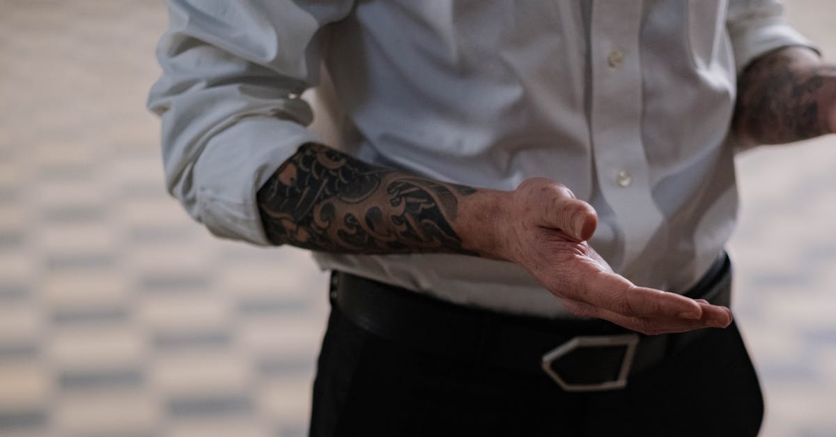 learn about rotator cuff injuries, including common causes, symptoms, diagnosis, and effective treatment options to help you recover shoulder strength and mobility.